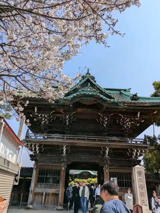 題経寺(柴又帝釈天)の{uncategorized: "未分類", other: "その他", undefined: "問題あり", building: "その他建物", grave: "お墓", sacred_gate: "鳥居", guardian: "狛犬", statue: "像", buddha: "仏像", history: "歴史", nature: "自然", garden: "庭園", animal: "動物", pagoda: "塔", temizu: "手水舎", mountain_gate: "山門・神門", sanctuary: "本殿・本堂", subordinate: "末社・摂社", art: "芸術", scenery: "景色", jizo: "地蔵", ema: "絵馬", goshuin: "御朱印", omikuji: "おみくじ", items: "授与品その他", amulet: "お守り", goshuincho: "御朱印帳", eats: "食事", festival: "お祭り", votive_dance: "神楽", shichigosan: "七五三参", wedding: "結婚式", experience: "体験その他", initially: "初詣", around: "周辺", anti_infection: "感染症対策"}