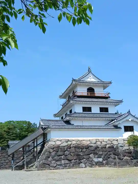 神明社の{uncategorized: "未分類", other: "その他", undefined: "問題あり", building: "その他建物", grave: "お墓", sacred_gate: "鳥居", guardian: "狛犬", statue: "像", buddha: "仏像", history: "歴史", nature: "自然", garden: "庭園", animal: "動物", pagoda: "塔", temizu: "手水舎", mountain_gate: "山門・神門", sanctuary: "本殿・本堂", subordinate: "末社・摂社", art: "芸術", scenery: "景色", jizo: "地蔵", ema: "絵馬", goshuin: "御朱印", omikuji: "おみくじ", items: "授与品その他", amulet: "お守り", goshuincho: "御朱印帳", eats: "食事", festival: "お祭り", votive_dance: "神楽", shichigosan: "七五三参", wedding: "結婚式", experience: "体験その他", initially: "初詣", around: "周辺", anti_infection: "感染症対策"}