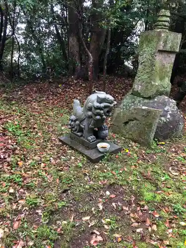 八房神社の狛犬