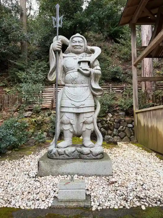 御髪神社の{uncategorized: "未分類", other: "その他", undefined: "問題あり", building: "その他建物", grave: "お墓", sacred_gate: "鳥居", guardian: "狛犬", statue: "像", buddha: "仏像", history: "歴史", nature: "自然", garden: "庭園", animal: "動物", pagoda: "塔", temizu: "手水舎", mountain_gate: "山門・神門", sanctuary: "本殿・本堂", subordinate: "末社・摂社", art: "芸術", scenery: "景色", jizo: "地蔵", ema: "絵馬", goshuin: "御朱印", omikuji: "おみくじ", items: "授与品その他", amulet: "お守り", goshuincho: "御朱印帳", eats: "食事", festival: "お祭り", votive_dance: "神楽", shichigosan: "七五三参", wedding: "結婚式", experience: "体験その他", initially: "初詣", around: "周辺", anti_infection: "感染症対策"}