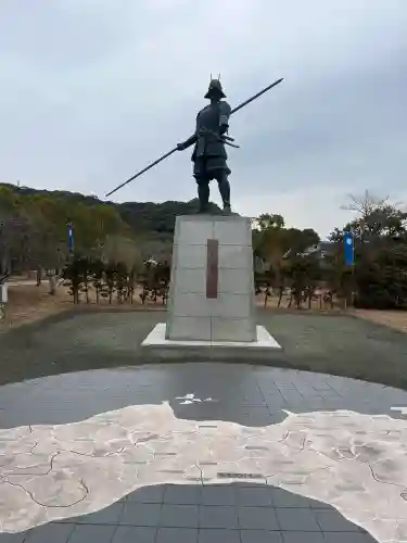 海津見神社（桂浜龍王宮）の{uncategorized: "未分類", other: "その他", undefined: "問題あり", building: "その他建物", grave: "お墓", sacred_gate: "鳥居", guardian: "狛犬", statue: "像", buddha: "仏像", history: "歴史", nature: "自然", garden: "庭園", animal: "動物", pagoda: "塔", temizu: "手水舎", mountain_gate: "山門・神門", sanctuary: "本殿・本堂", subordinate: "末社・摂社", art: "芸術", scenery: "景色", jizo: "地蔵", ema: "絵馬", goshuin: "御朱印", omikuji: "おみくじ", items: "授与品その他", amulet: "お守り", goshuincho: "御朱印帳", eats: "食事", festival: "お祭り", votive_dance: "神楽", shichigosan: "七五三参", wedding: "結婚式", experience: "体験その他", initially: "初詣", around: "周辺", anti_infection: "感染症対策"}