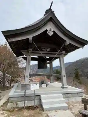 信濃比叡廣拯院の{uncategorized: "未分類", other: "その他", undefined: "問題あり", building: "その他建物", grave: "お墓", sacred_gate: "鳥居", guardian: "狛犬", statue: "像", buddha: "仏像", history: "歴史", nature: "自然", garden: "庭園", animal: "動物", pagoda: "塔", temizu: "手水舎", mountain_gate: "山門・神門", sanctuary: "本殿・本堂", subordinate: "末社・摂社", art: "芸術", scenery: "景色", jizo: "地蔵", ema: "絵馬", goshuin: "御朱印", omikuji: "おみくじ", items: "授与品その他", amulet: "お守り", goshuincho: "御朱印帳", eats: "食事", festival: "お祭り", votive_dance: "神楽", shichigosan: "七五三参", wedding: "結婚式", experience: "体験その他", initially: "初詣", around: "周辺", anti_infection: "感染症対策"}