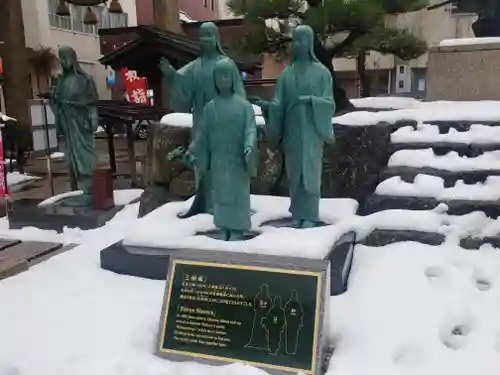 柴田神社の像