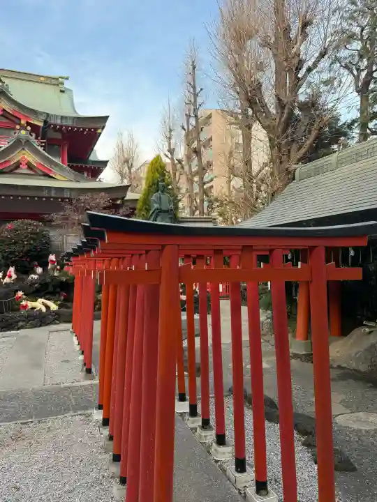 京濱伏見稲荷神社の{uncategorized: "未分類", other: "その他", undefined: "問題あり", building: "その他建物", grave: "お墓", sacred_gate: "鳥居", guardian: "狛犬", statue: "像", buddha: "仏像", history: "歴史", nature: "自然", garden: "庭園", animal: "動物", pagoda: "塔", temizu: "手水舎", mountain_gate: "山門・神門", sanctuary: "本殿・本堂", subordinate: "末社・摂社", art: "芸術", scenery: "景色", jizo: "地蔵", ema: "絵馬", goshuin: "御朱印", omikuji: "おみくじ", items: "授与品その他", amulet: "お守り", goshuincho: "御朱印帳", eats: "食事", festival: "お祭り", votive_dance: "神楽", shichigosan: "七五三参", wedding: "結婚式", experience: "体験その他", initially: "初詣", around: "周辺", anti_infection: "感染症対策"}