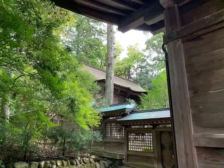 雄山神社前立社壇の本殿・本堂