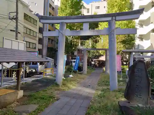 新橋鹽竃神社の鳥居