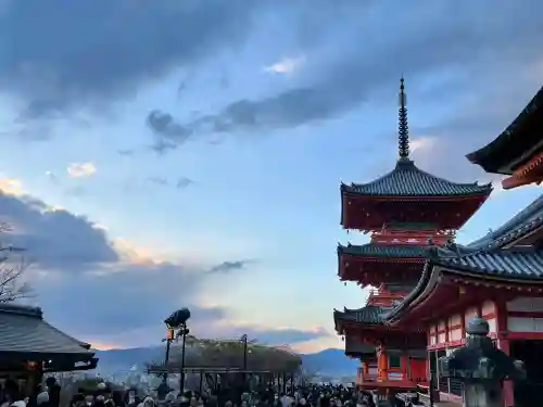 清水寺の{uncategorized: "未分類", other: "その他", undefined: "問題あり", building: "その他建物", grave: "お墓", sacred_gate: "鳥居", guardian: "狛犬", statue: "像", buddha: "仏像", history: "歴史", nature: "自然", garden: "庭園", animal: "動物", pagoda: "塔", temizu: "手水舎", mountain_gate: "山門・神門", sanctuary: "本殿・本堂", subordinate: "末社・摂社", art: "芸術", scenery: "景色", jizo: "地蔵", ema: "絵馬", goshuin: "御朱印", omikuji: "おみくじ", items: "授与品その他", amulet: "お守り", goshuincho: "御朱印帳", eats: "食事", festival: "お祭り", votive_dance: "神楽", shichigosan: "七五三参", wedding: "結婚式", experience: "体験その他", initially: "初詣", around: "周辺", anti_infection: "感染症対策"}
