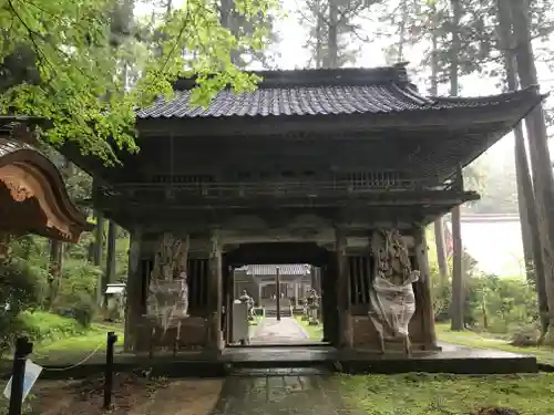 安居寺の山門