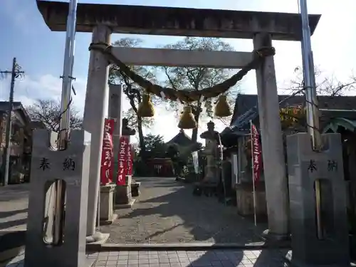 神館飯野高市本多神社の鳥居