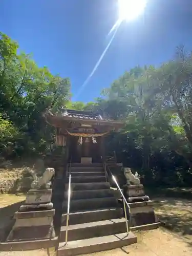 向日神社の{uncategorized: "未分類", other: "その他", undefined: "問題あり", building: "その他建物", grave: "お墓", sacred_gate: "鳥居", guardian: "狛犬", statue: "像", buddha: "仏像", history: "歴史", nature: "自然", garden: "庭園", animal: "動物", pagoda: "塔", temizu: "手水舎", mountain_gate: "山門・神門", sanctuary: "本殿・本堂", subordinate: "末社・摂社", art: "芸術", scenery: "景色", jizo: "地蔵", ema: "絵馬", goshuin: "御朱印", omikuji: "おみくじ", items: "授与品その他", amulet: "お守り", goshuincho: "御朱印帳", eats: "食事", festival: "お祭り", votive_dance: "神楽", shichigosan: "七五三参", wedding: "結婚式", experience: "体験その他", initially: "初詣", around: "周辺", anti_infection: "感染症対策"}