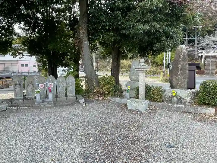 松元寺の{uncategorized: "未分類", other: "その他", undefined: "問題あり", building: "その他建物", grave: "お墓", sacred_gate: "鳥居", guardian: "狛犬", statue: "像", buddha: "仏像", history: "歴史", nature: "自然", garden: "庭園", animal: "動物", pagoda: "塔", temizu: "手水舎", mountain_gate: "山門・神門", sanctuary: "本殿・本堂", subordinate: "末社・摂社", art: "芸術", scenery: "景色", jizo: "地蔵", ema: "絵馬", goshuin: "御朱印", omikuji: "おみくじ", items: "授与品その他", amulet: "お守り", goshuincho: "御朱印帳", eats: "食事", festival: "お祭り", votive_dance: "神楽", shichigosan: "七五三参", wedding: "結婚式", experience: "体験その他", initially: "初詣", around: "周辺", anti_infection: "感染症対策"}