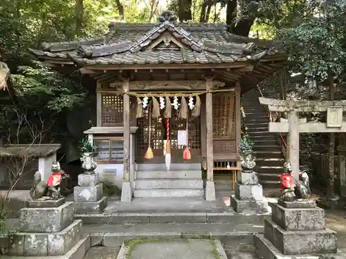 石穴稲荷神社の本殿