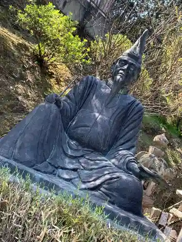 高津柿本神社の像