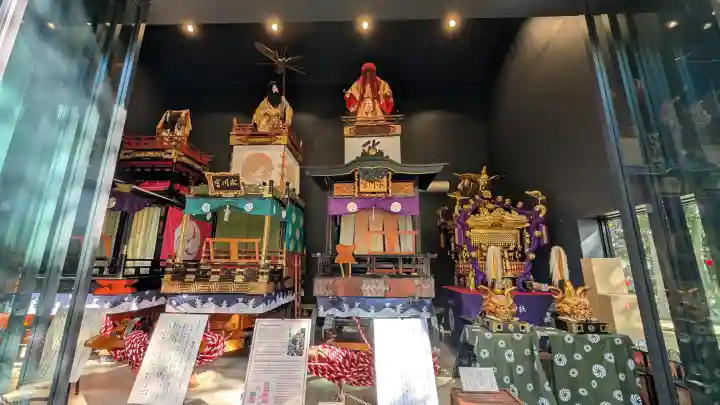 赤坂氷川神社の{uncategorized: "未分類", other: "その他", undefined: "問題あり", building: "その他建物", grave: "お墓", sacred_gate: "鳥居", guardian: "狛犬", statue: "像", buddha: "仏像", history: "歴史", nature: "自然", garden: "庭園", animal: "動物", pagoda: "塔", temizu: "手水舎", mountain_gate: "山門・神門", sanctuary: "本殿・本堂", subordinate: "末社・摂社", art: "芸術", scenery: "景色", jizo: "地蔵", ema: "絵馬", goshuin: "御朱印", omikuji: "おみくじ", items: "授与品その他", amulet: "お守り", goshuincho: "御朱印帳", eats: "食事", festival: "お祭り", votive_dance: "神楽", shichigosan: "七五三参", wedding: "結婚式", experience: "体験その他", initially: "初詣", around: "周辺", anti_infection: "感染症対策"}