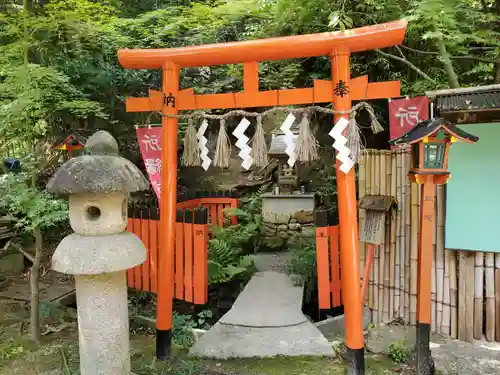 賣布神社の末社