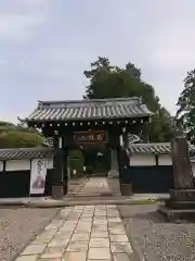 本覚寺の山門