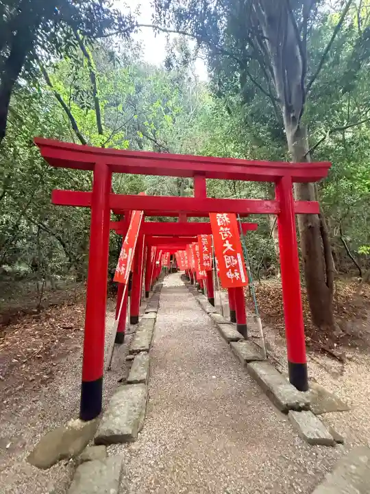 花窟神社の{uncategorized: "未分類", other: "その他", undefined: "問題あり", building: "その他建物", grave: "お墓", sacred_gate: "鳥居", guardian: "狛犬", statue: "像", buddha: "仏像", history: "歴史", nature: "自然", garden: "庭園", animal: "動物", pagoda: "塔", temizu: "手水舎", mountain_gate: "山門・神門", sanctuary: "本殿・本堂", subordinate: "末社・摂社", art: "芸術", scenery: "景色", jizo: "地蔵", ema: "絵馬", goshuin: "御朱印", omikuji: "おみくじ", items: "授与品その他", amulet: "お守り", goshuincho: "御朱印帳", eats: "食事", festival: "お祭り", votive_dance: "神楽", shichigosan: "七五三参", wedding: "結婚式", experience: "体験その他", initially: "初詣", around: "周辺", anti_infection: "感染症対策"}