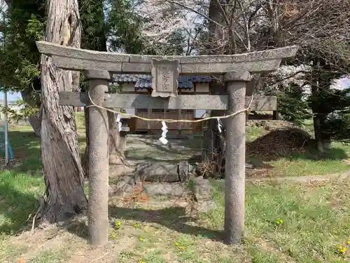 諏訪神社の鳥居