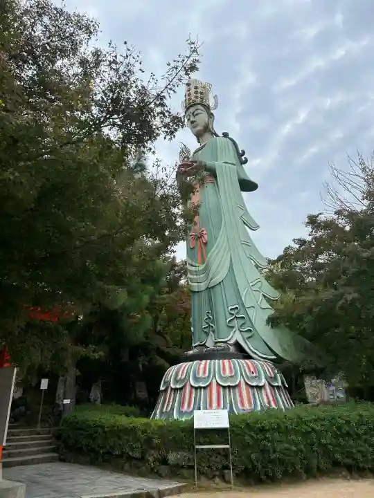 耕三寺の{uncategorized: "未分類", other: "その他", undefined: "問題あり", building: "その他建物", grave: "お墓", sacred_gate: "鳥居", guardian: "狛犬", statue: "像", buddha: "仏像", history: "歴史", nature: "自然", garden: "庭園", animal: "動物", pagoda: "塔", temizu: "手水舎", mountain_gate: "山門・神門", sanctuary: "本殿・本堂", subordinate: "末社・摂社", art: "芸術", scenery: "景色", jizo: "地蔵", ema: "絵馬", goshuin: "御朱印", omikuji: "おみくじ", items: "授与品その他", amulet: "お守り", goshuincho: "御朱印帳", eats: "食事", festival: "お祭り", votive_dance: "神楽", shichigosan: "七五三参", wedding: "結婚式", experience: "体験その他", initially: "初詣", around: "周辺", anti_infection: "感染症対策"}