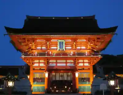 伏見稲荷大社の山門・神門