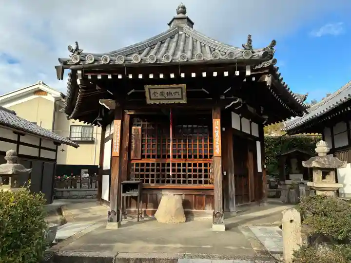 大善寺の{uncategorized: "未分類", other: "その他", undefined: "問題あり", building: "その他建物", grave: "お墓", sacred_gate: "鳥居", guardian: "狛犬", statue: "像", buddha: "仏像", history: "歴史", nature: "自然", garden: "庭園", animal: "動物", pagoda: "塔", temizu: "手水舎", mountain_gate: "山門・神門", sanctuary: "本殿・本堂", subordinate: "末社・摂社", art: "芸術", scenery: "景色", jizo: "地蔵", ema: "絵馬", goshuin: "御朱印", omikuji: "おみくじ", items: "授与品その他", amulet: "お守り", goshuincho: "御朱印帳", eats: "食事", festival: "お祭り", votive_dance: "神楽", shichigosan: "七五三参", wedding: "結婚式", experience: "体験その他", initially: "初詣", around: "周辺", anti_infection: "感染症対策"}