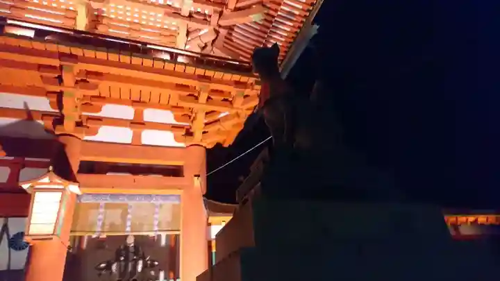 伏見稲荷大社の山門・神門