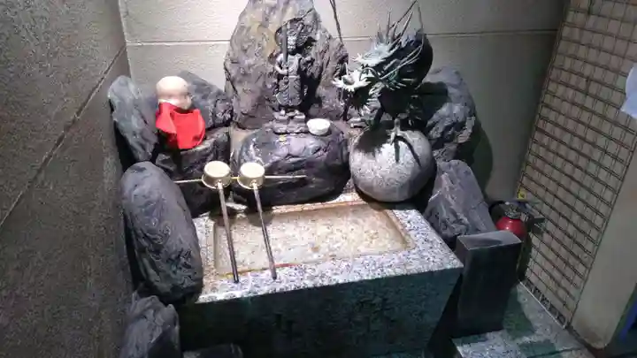 三瀧山不動院の手水舎