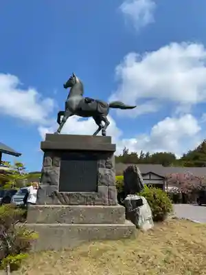 高山稲荷神社の像