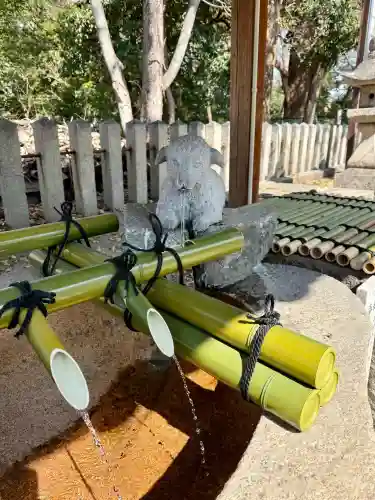 泉穴師神社の{uncategorized: "未分類", other: "その他", undefined: "問題あり", building: "その他建物", grave: "お墓", sacred_gate: "鳥居", guardian: "狛犬", statue: "像", buddha: "仏像", history: "歴史", nature: "自然", garden: "庭園", animal: "動物", pagoda: "塔", temizu: "手水舎", mountain_gate: "山門・神門", sanctuary: "本殿・本堂", subordinate: "末社・摂社", art: "芸術", scenery: "景色", jizo: "地蔵", ema: "絵馬", goshuin: "御朱印", omikuji: "おみくじ", items: "授与品その他", amulet: "お守り", goshuincho: "御朱印帳", eats: "食事", festival: "お祭り", votive_dance: "神楽", shichigosan: "七五三参", wedding: "結婚式", experience: "体験その他", initially: "初詣", around: "周辺", anti_infection: "感染症対策"}