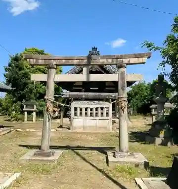 八幡社(堀之内)の{uncategorized: "未分類", other: "その他", undefined: "問題あり", building: "その他建物", grave: "お墓", sacred_gate: "鳥居", guardian: "狛犬", statue: "像", buddha: "仏像", history: "歴史", nature: "自然", garden: "庭園", animal: "動物", pagoda: "塔", temizu: "手水舎", mountain_gate: "山門・神門", sanctuary: "本殿・本堂", subordinate: "末社・摂社", art: "芸術", scenery: "景色", jizo: "地蔵", ema: "絵馬", goshuin: "御朱印", omikuji: "おみくじ", items: "授与品その他", amulet: "お守り", goshuincho: "御朱印帳", eats: "食事", festival: "お祭り", votive_dance: "神楽", shichigosan: "七五三参", wedding: "結婚式", experience: "体験その他", initially: "初詣", around: "周辺", anti_infection: "感染症対策"}