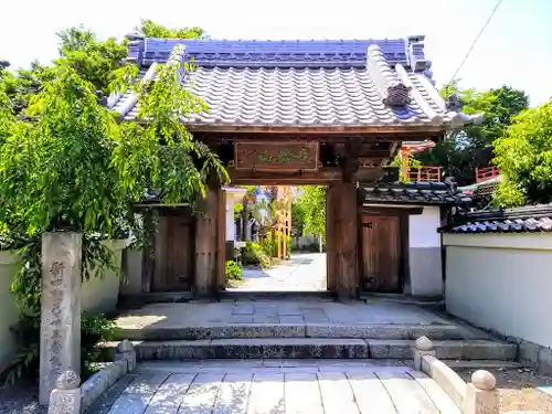 蓮花院の山門