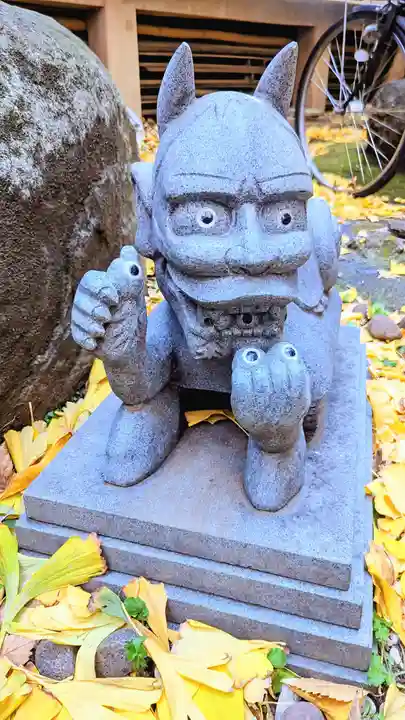 稲荷鬼王神社の像