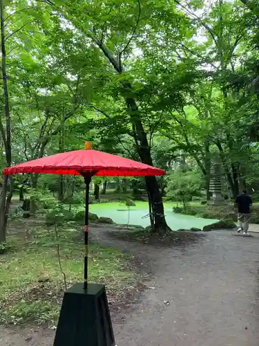 帯廣神社の庭園