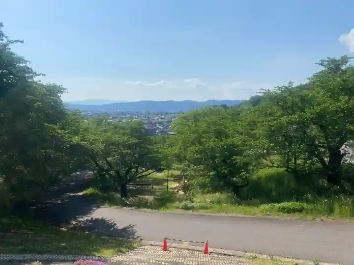 烏帽子山八幡宮の{uncategorized: "未分類", other: "その他", undefined: "問題あり", building: "その他建物", grave: "お墓", sacred_gate: "鳥居", guardian: "狛犬", statue: "像", buddha: "仏像", history: "歴史", nature: "自然", garden: "庭園", animal: "動物", pagoda: "塔", temizu: "手水舎", mountain_gate: "山門・神門", sanctuary: "本殿・本堂", subordinate: "末社・摂社", art: "芸術", scenery: "景色", jizo: "地蔵", ema: "絵馬", goshuin: "御朱印", omikuji: "おみくじ", items: "授与品その他", amulet: "お守り", goshuincho: "御朱印帳", eats: "食事", festival: "お祭り", votive_dance: "神楽", shichigosan: "七五三参", wedding: "結婚式", experience: "体験その他", initially: "初詣", around: "周辺", anti_infection: "感染症対策"}