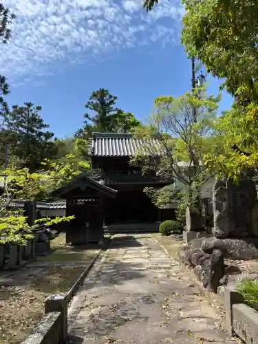 伊勢の国 四天王寺の{uncategorized: "未分類", other: "その他", undefined: "問題あり", building: "その他建物", grave: "お墓", sacred_gate: "鳥居", guardian: "狛犬", statue: "像", buddha: "仏像", history: "歴史", nature: "自然", garden: "庭園", animal: "動物", pagoda: "塔", temizu: "手水舎", mountain_gate: "山門・神門", sanctuary: "本殿・本堂", subordinate: "末社・摂社", art: "芸術", scenery: "景色", jizo: "地蔵", ema: "絵馬", goshuin: "御朱印", omikuji: "おみくじ", items: "授与品その他", amulet: "お守り", goshuincho: "御朱印帳", eats: "食事", festival: "お祭り", votive_dance: "神楽", shichigosan: "七五三参", wedding: "結婚式", experience: "体験その他", initially: "初詣", around: "周辺", anti_infection: "感染症対策"}