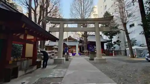 日本橋日枝神社の{uncategorized: "未分類", other: "その他", undefined: "問題あり", building: "その他建物", grave: "お墓", sacred_gate: "鳥居", guardian: "狛犬", statue: "像", buddha: "仏像", history: "歴史", nature: "自然", garden: "庭園", animal: "動物", pagoda: "塔", temizu: "手水舎", mountain_gate: "山門・神門", sanctuary: "本殿・本堂", subordinate: "末社・摂社", art: "芸術", scenery: "景色", jizo: "地蔵", ema: "絵馬", goshuin: "御朱印", omikuji: "おみくじ", items: "授与品その他", amulet: "お守り", goshuincho: "御朱印帳", eats: "食事", festival: "お祭り", votive_dance: "神楽", shichigosan: "七五三参", wedding: "結婚式", experience: "体験その他", initially: "初詣", around: "周辺", anti_infection: "感染症対策"}