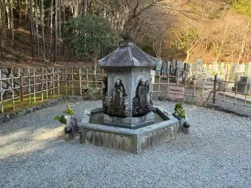 化野念仏寺の{uncategorized: "未分類", other: "その他", undefined: "問題あり", building: "その他建物", grave: "お墓", sacred_gate: "鳥居", guardian: "狛犬", statue: "像", buddha: "仏像", history: "歴史", nature: "自然", garden: "庭園", animal: "動物", pagoda: "塔", temizu: "手水舎", mountain_gate: "山門・神門", sanctuary: "本殿・本堂", subordinate: "末社・摂社", art: "芸術", scenery: "景色", jizo: "地蔵", ema: "絵馬", goshuin: "御朱印", omikuji: "おみくじ", items: "授与品その他", amulet: "お守り", goshuincho: "御朱印帳", eats: "食事", festival: "お祭り", votive_dance: "神楽", shichigosan: "七五三参", wedding: "結婚式", experience: "体験その他", initially: "初詣", around: "周辺", anti_infection: "感染症対策"}