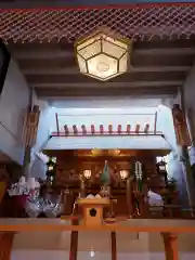 八津御嶽神社の本殿