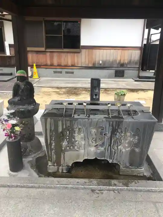 普門寺の手水舎