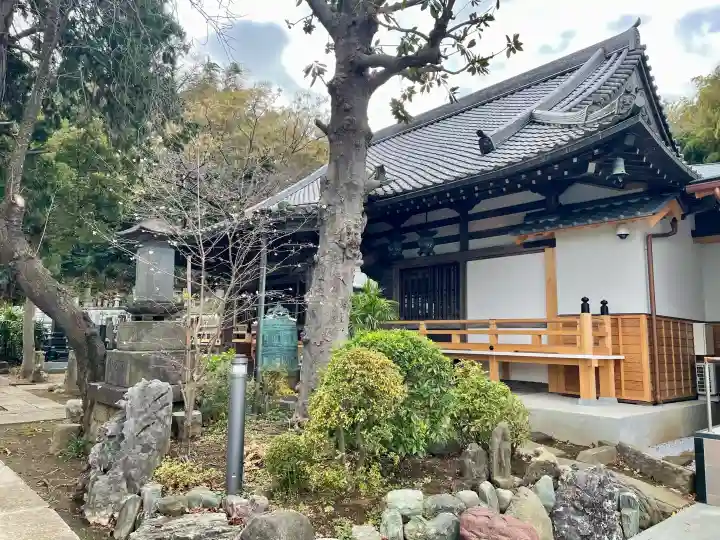 本乗寺の{uncategorized: "未分類", other: "その他", undefined: "問題あり", building: "その他建物", grave: "お墓", sacred_gate: "鳥居", guardian: "狛犬", statue: "像", buddha: "仏像", history: "歴史", nature: "自然", garden: "庭園", animal: "動物", pagoda: "塔", temizu: "手水舎", mountain_gate: "山門・神門", sanctuary: "本殿・本堂", subordinate: "末社・摂社", art: "芸術", scenery: "景色", jizo: "地蔵", ema: "絵馬", goshuin: "御朱印", omikuji: "おみくじ", items: "授与品その他", amulet: "お守り", goshuincho: "御朱印帳", eats: "食事", festival: "お祭り", votive_dance: "神楽", shichigosan: "七五三参", wedding: "結婚式", experience: "体験その他", initially: "初詣", around: "周辺", anti_infection: "感染症対策"}