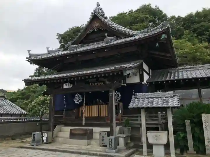 泰山寺の本殿・本堂