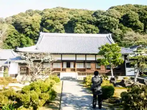 興聖寺（興聖寶林禅寺）の{uncategorized: "未分類", other: "その他", undefined: "問題あり", building: "その他建物", grave: "お墓", sacred_gate: "鳥居", guardian: "狛犬", statue: "像", buddha: "仏像", history: "歴史", nature: "自然", garden: "庭園", animal: "動物", pagoda: "塔", temizu: "手水舎", mountain_gate: "山門・神門", sanctuary: "本殿・本堂", subordinate: "末社・摂社", art: "芸術", scenery: "景色", jizo: "地蔵", ema: "絵馬", goshuin: "御朱印", omikuji: "おみくじ", items: "授与品その他", amulet: "お守り", goshuincho: "御朱印帳", eats: "食事", festival: "お祭り", votive_dance: "神楽", shichigosan: "七五三参", wedding: "結婚式", experience: "体験その他", initially: "初詣", around: "周辺", anti_infection: "感染症対策"}