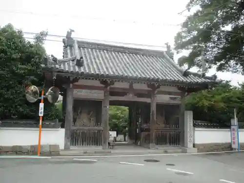 穴太寺の山門