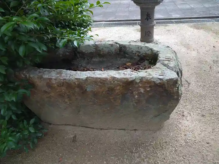 由加神社(和気由加神社)の手水舎