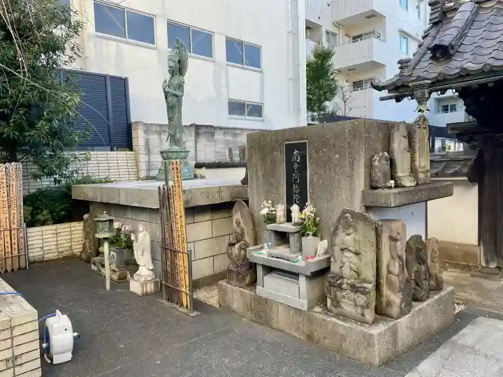 十方寺の{uncategorized: "未分類", other: "その他", undefined: "問題あり", building: "その他建物", grave: "お墓", sacred_gate: "鳥居", guardian: "狛犬", statue: "像", buddha: "仏像", history: "歴史", nature: "自然", garden: "庭園", animal: "動物", pagoda: "塔", temizu: "手水舎", mountain_gate: "山門・神門", sanctuary: "本殿・本堂", subordinate: "末社・摂社", art: "芸術", scenery: "景色", jizo: "地蔵", ema: "絵馬", goshuin: "御朱印", omikuji: "おみくじ", items: "授与品その他", amulet: "お守り", goshuincho: "御朱印帳", eats: "食事", festival: "お祭り", votive_dance: "神楽", shichigosan: "七五三参", wedding: "結婚式", experience: "体験その他", initially: "初詣", around: "周辺", anti_infection: "感染症対策"}
