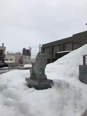 信濃神社の狛犬