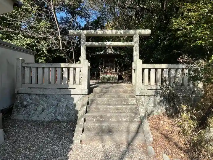 福良八幡神社の{uncategorized: "未分類", other: "その他", undefined: "問題あり", building: "その他建物", grave: "お墓", sacred_gate: "鳥居", guardian: "狛犬", statue: "像", buddha: "仏像", history: "歴史", nature: "自然", garden: "庭園", animal: "動物", pagoda: "塔", temizu: "手水舎", mountain_gate: "山門・神門", sanctuary: "本殿・本堂", subordinate: "末社・摂社", art: "芸術", scenery: "景色", jizo: "地蔵", ema: "絵馬", goshuin: "御朱印", omikuji: "おみくじ", items: "授与品その他", amulet: "お守り", goshuincho: "御朱印帳", eats: "食事", festival: "お祭り", votive_dance: "神楽", shichigosan: "七五三参", wedding: "結婚式", experience: "体験その他", initially: "初詣", around: "周辺", anti_infection: "感染症対策"}