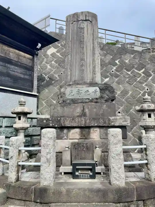 長源寺の{uncategorized: "未分類", other: "その他", undefined: "問題あり", building: "その他建物", grave: "お墓", sacred_gate: "鳥居", guardian: "狛犬", statue: "像", buddha: "仏像", history: "歴史", nature: "自然", garden: "庭園", animal: "動物", pagoda: "塔", temizu: "手水舎", mountain_gate: "山門・神門", sanctuary: "本殿・本堂", subordinate: "末社・摂社", art: "芸術", scenery: "景色", jizo: "地蔵", ema: "絵馬", goshuin: "御朱印", omikuji: "おみくじ", items: "授与品その他", amulet: "お守り", goshuincho: "御朱印帳", eats: "食事", festival: "お祭り", votive_dance: "神楽", shichigosan: "七五三参", wedding: "結婚式", experience: "体験その他", initially: "初詣", around: "周辺", anti_infection: "感染症対策"}
