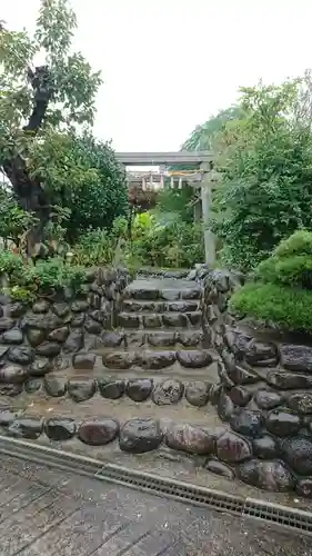 横浜御嶽神社の鳥居