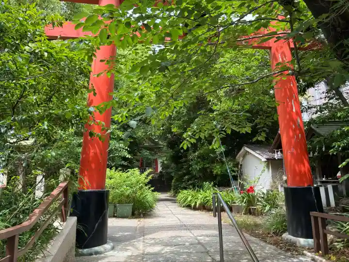 産湯稲荷神社の{uncategorized: "未分類", other: "その他", undefined: "問題あり", building: "その他建物", grave: "お墓", sacred_gate: "鳥居", guardian: "狛犬", statue: "像", buddha: "仏像", history: "歴史", nature: "自然", garden: "庭園", animal: "動物", pagoda: "塔", temizu: "手水舎", mountain_gate: "山門・神門", sanctuary: "本殿・本堂", subordinate: "末社・摂社", art: "芸術", scenery: "景色", jizo: "地蔵", ema: "絵馬", goshuin: "御朱印", omikuji: "おみくじ", items: "授与品その他", amulet: "お守り", goshuincho: "御朱印帳", eats: "食事", festival: "お祭り", votive_dance: "神楽", shichigosan: "七五三参", wedding: "結婚式", experience: "体験その他", initially: "初詣", around: "周辺", anti_infection: "感染症対策"}